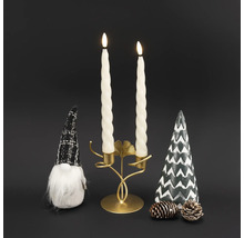 Dekoration mit Kerzen, Kerzenständer, Dekofigur, Tannenbaum und Tannenzapfen