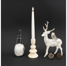 Dekorative Szene mit LED Kerze, Zwerg und Hirschfigur für weihnachtliche Atmosphäre