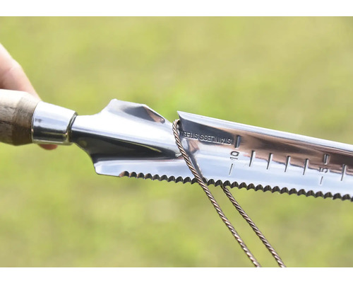 Gartengerät mit Holzgriff und Klinge aus Edelstahl mit Tiefenskala