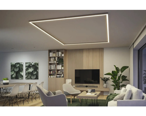 Wohnzimmer mit deckenmontierter LED-Leuchte in quadratischer Form.