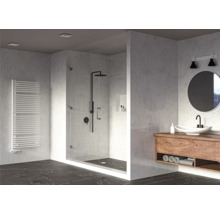 Modernes Badezimmer mit begehbarer Dusche, Waschtisch und Handtuchwärmer