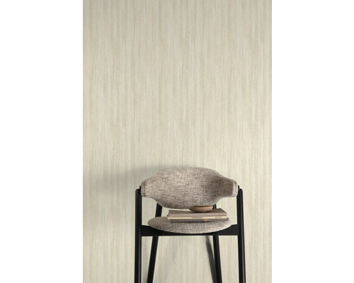 Detailaufnahme einer beigen Vliestapete mit Textilstruktur