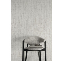 Nahaufnahme einer weißen Struktur Tapete mit einem Stuhl