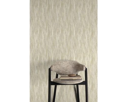 Fototapete mit abstraktem Muster und einem Stuhl im Vordergrund