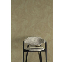 Wandgestaltung mit venezianischer Spachteltechnik und Stuhl