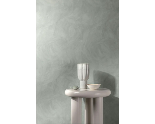 Wandgestaltung mit Spachteltechnik, Tisch mit Dekoration