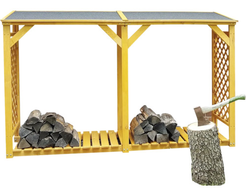 Holzlager mit Holz und Axt