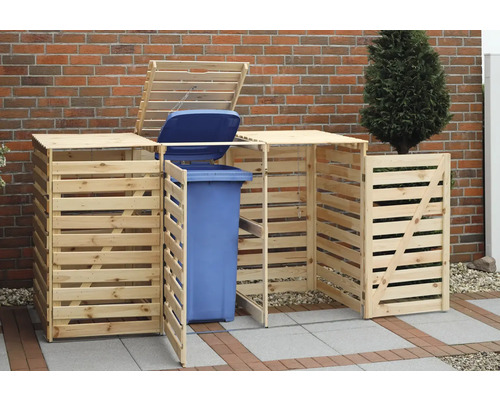 Mülltonnenbox aus Holz für drei Mülltonnen im Außenbereich.