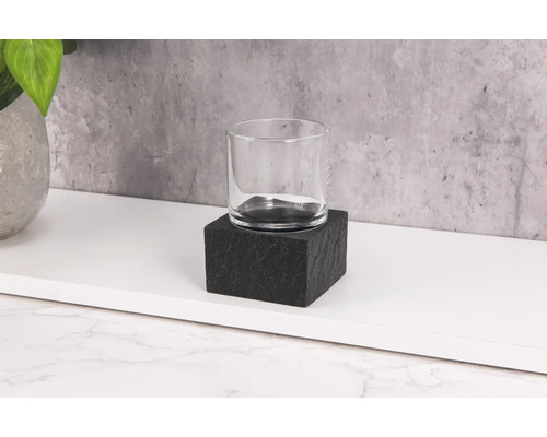 Glaswindlicht auf einem Schieferblock