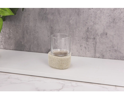 Klarglas-Zahnputzbecher auf beigem Sockel