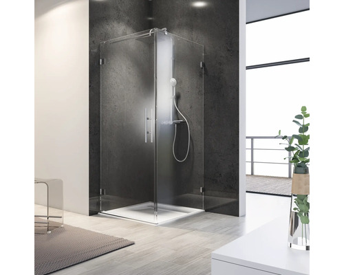 Duschkabine mit Kopfbrause und Handbrause im modernen Badezimmer