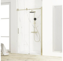 Modernes Badezimmer mit Schiebetür-Duschkabine und Duscharmatur.