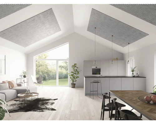 Helles Wohnzimmer mit Akustikpaneelen an der Decke, Sofa, Esstisch und Küche