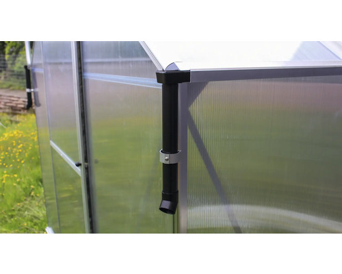 Gewächshaus mit Regenrinne zur Gartenarbeit