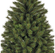 Detailaufnahme eines künstlichen Weihnachtsbaums mit grünen Nadeln