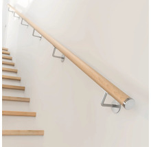 Holzhandlauf mit Metallhalterung an einer Treppe