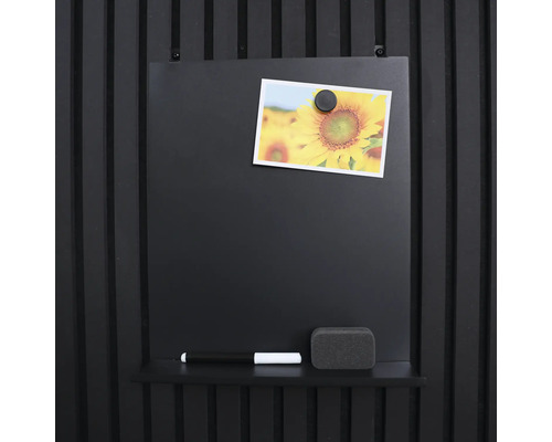 Schwarze magnetische Wandtafel mit Stift, Schwamm und Foto