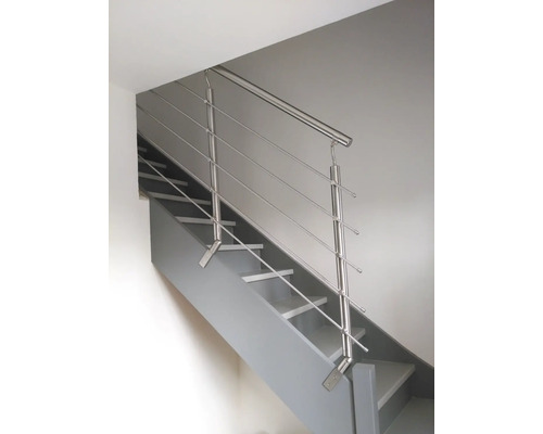 Treppe mit Edelstahlgeländer