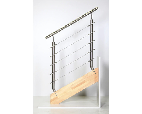 Treppengeländer mit Edelstahlseilen und Holzpfosten