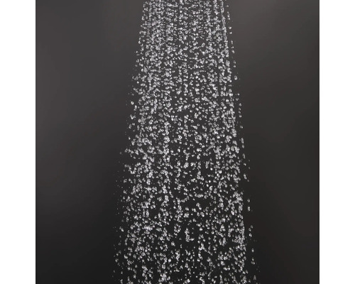 Duschkopf mit fallendem Wasserstrahl