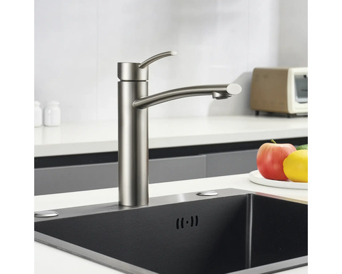 Küchenarmatur aus Metall mit Spüle