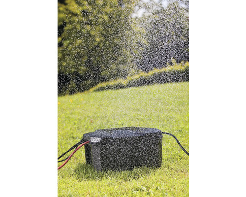 Automatische Bewässerung auf Rasenfläche