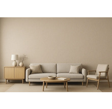 Wohnzimmer mit Sofa, Sessel, Tisch und Kommode