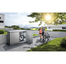 Fahrradbox aus Metall mit Fahrrädern und Paar im Freien