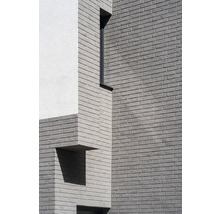 Fassadendetail mit Mauerwerk und Putz