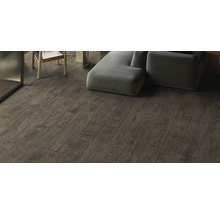 Innenraum mit Laminatboden in Holzoptik