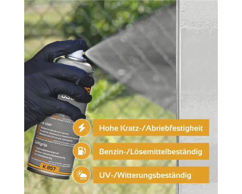 Sprühfarbe wird aufgetragen, Eigenschaften hervorgehoben: Kratzfestigkeit, Abriebfestigkeit, Benzinbeständigkeit, Lösemittelbeständigkeit, UV-Beständigkeit, Witterungsbeständigkeit