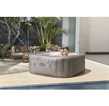 Aufblasbarer Lay-Z-Spa Whirlpool mit zwei Personen im Garten