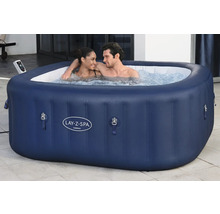 Aufblasbarer Lay-Z-Spa Hawaii Whirlpool mit zwei Personen im Wasser