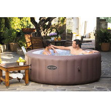 Aufblasbarer Lay-Z-Spa Hawaii Whirlpool mit zwei Personen im Garten