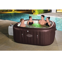 Aufblasbarer Lay-Z-Spa Whirlpool für vier Personen im Außenbereich mit Pool