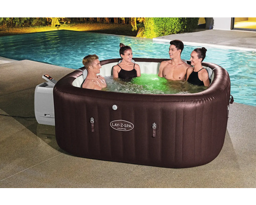 Aufblasbarer Lay-Z-Spa Whirlpool für vier Personen im Außenbereich mit Pool