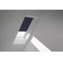 Dachfenster mit Rollo im Raum