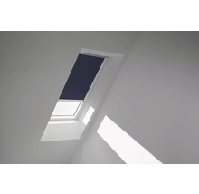Dachfenster mit Rollo im Raum