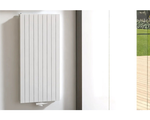 Rotheigner Designheizkörper PANEL 1400 x 662 mm weiß Anschluss Mittig unten Wandheizkörper im modernen Wohnraum