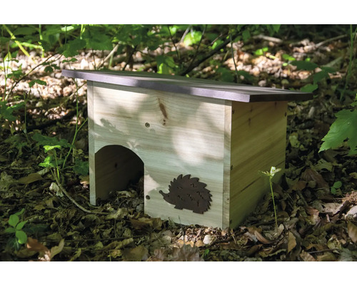 Igelhaus aus Holz mit Igelmotiv