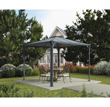 Gartenszene mit Pavillon, Tisch und Stühlen auf einer Terrasse