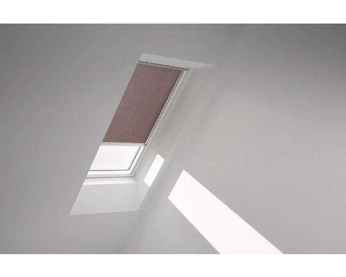 Dachfenster mit Rollo zur Verdunkelung