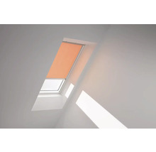 Dachfenster mit Verdunkelungsrollo im Raum