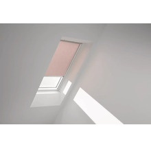 Dachfenster mit Rollo im geschlossenen Zustand