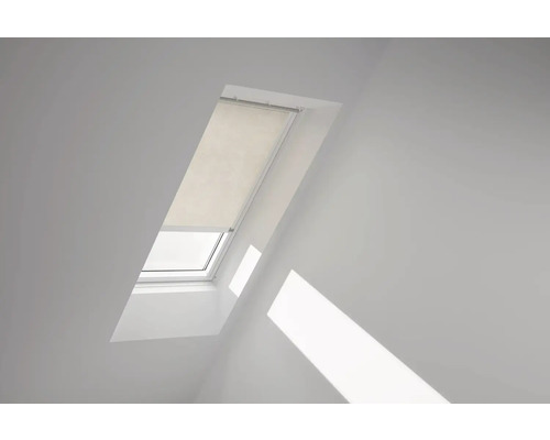 Dachfenster mit Rollo im Raum