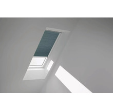 Dachfenster mit Faltstore zur Lichtregulierung