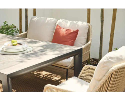 Gartensitzgruppe mit Tisch, Stühlen und Kissen