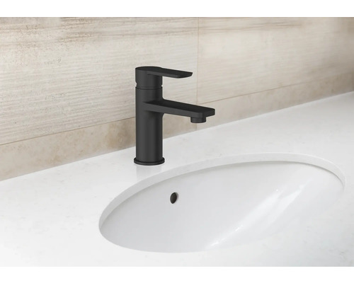 Waschtischarmatur mit Einhebelmischer auf einem Waschbecken