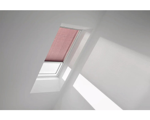 Dachfenster mit geschlossenem Plissee