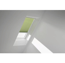 Dachfenster mit Plissee-Rollo im Dachgeschoss